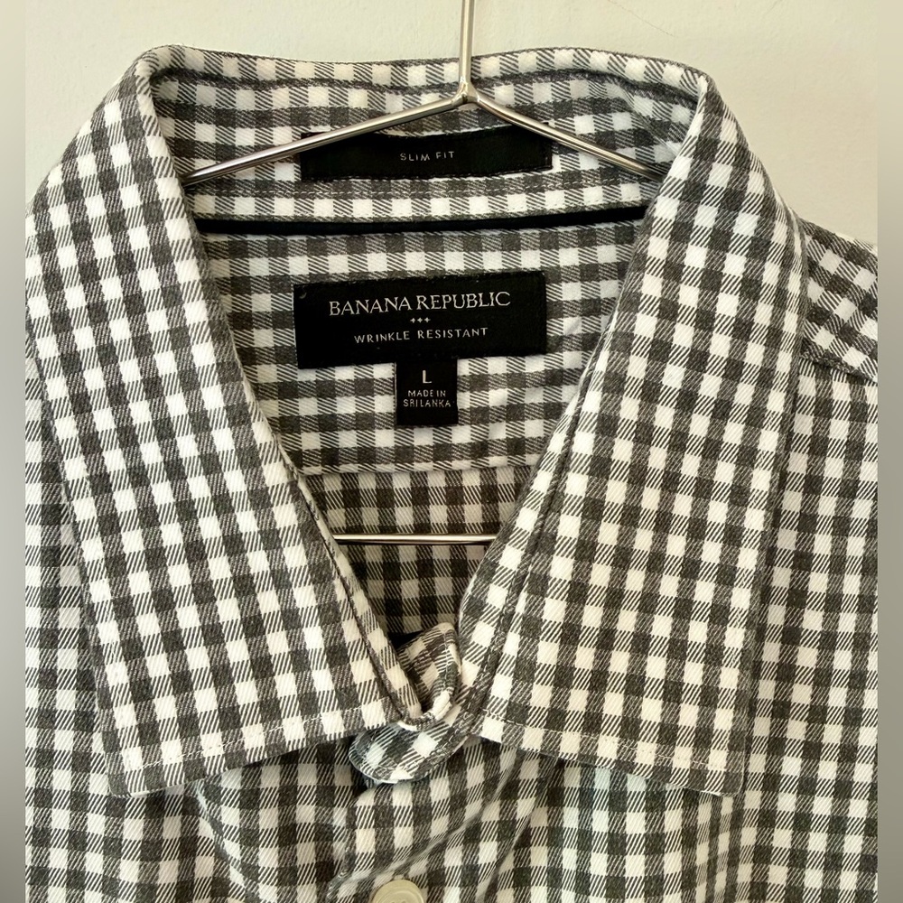 Banana Republic Men's Grey and White Plaid Shirt— wrinkle resistant